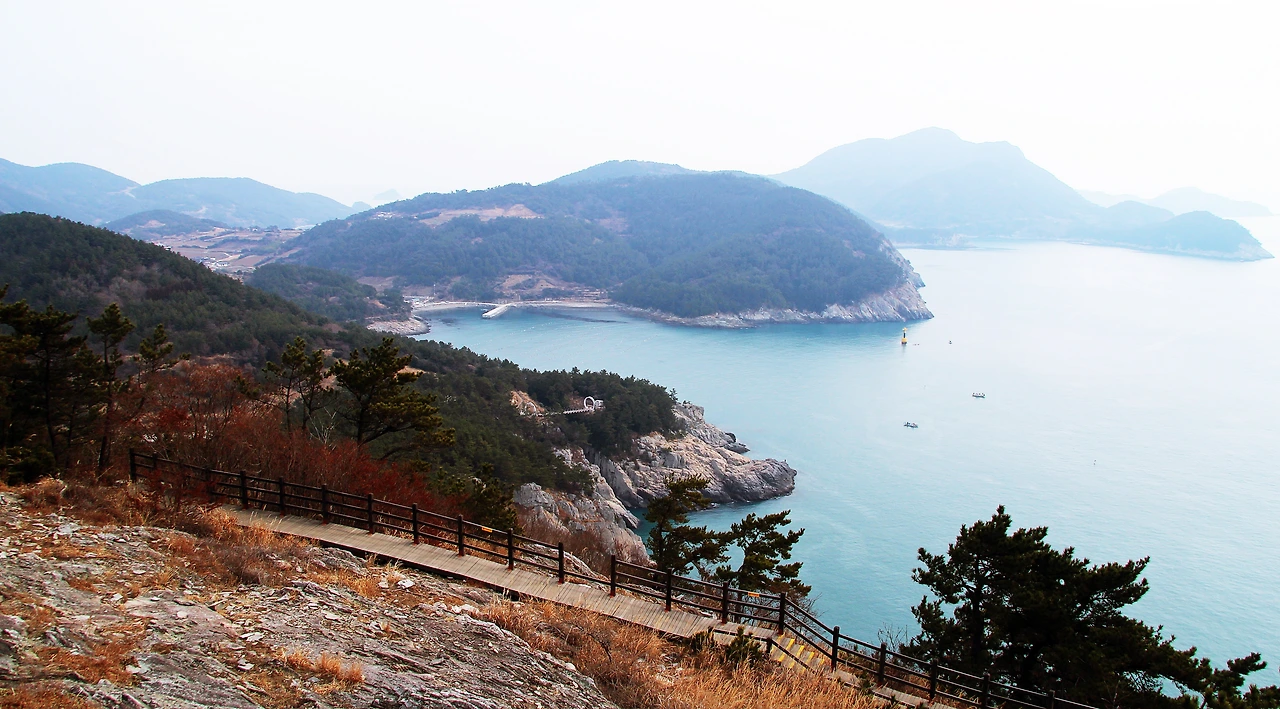 12. 매봉전망대에서 내려다본 비렁다리..JPG