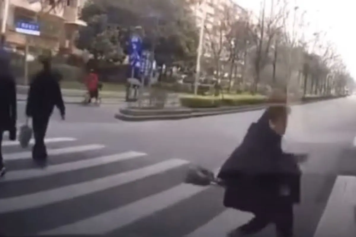 이 정도는 되어야 비접촉 사고라고 할 수 있다.JPG