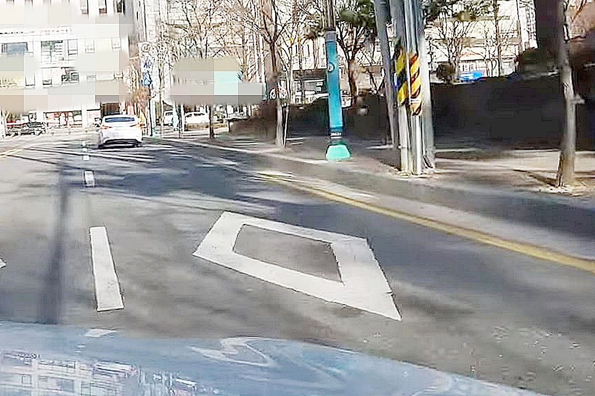 마름모 노면표시 5.JPG