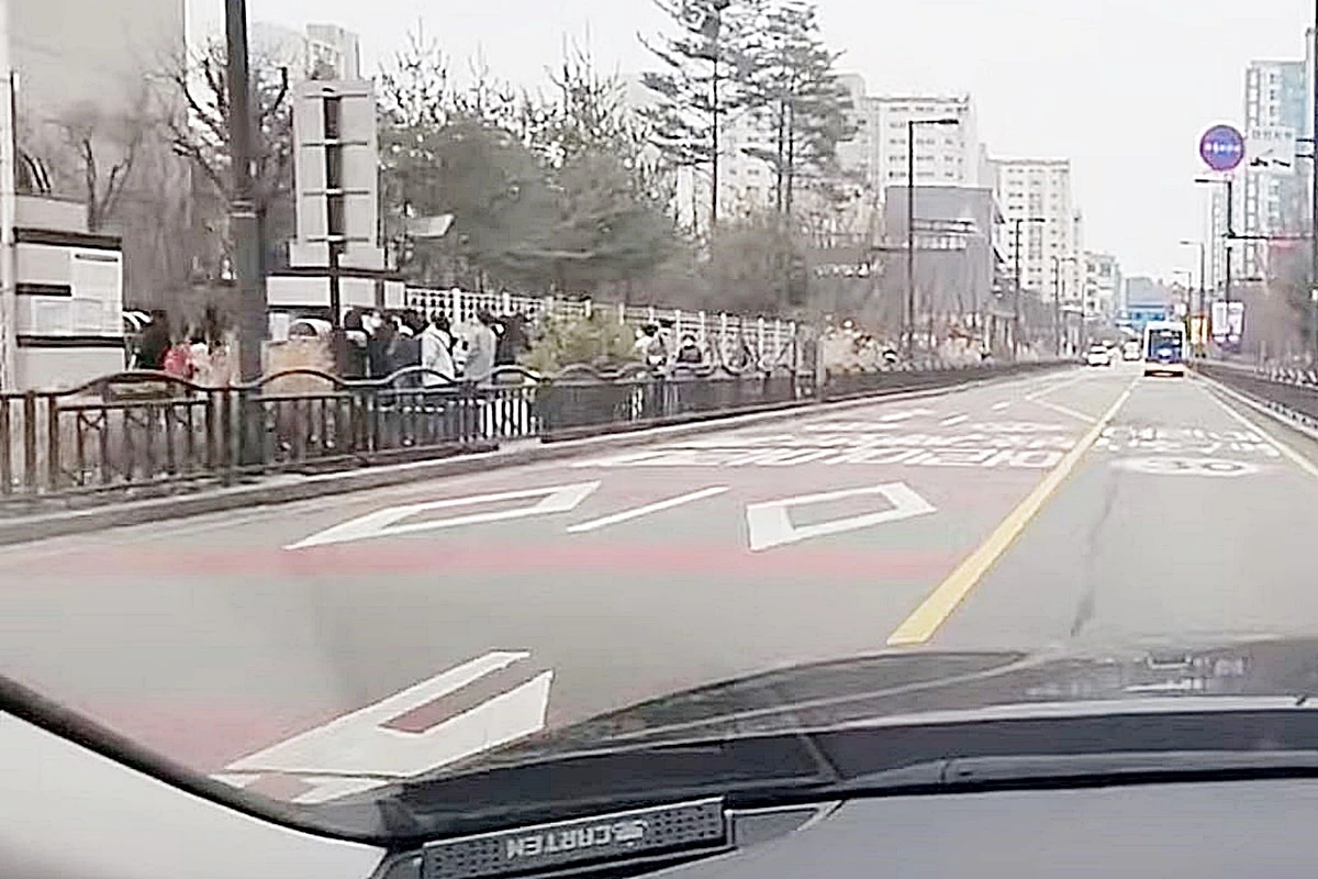 마름모 노면표시 4.JPG