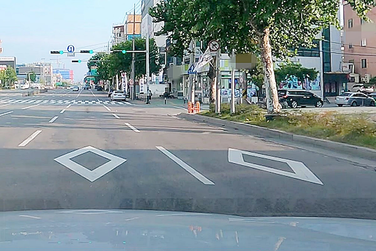 마름모 노면표시 2.JPG