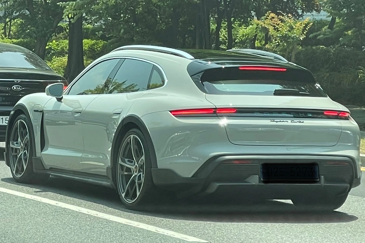 7_타이칸 터보 투리스모_네이버 남차카페 'mdidhsb'님.jpeg