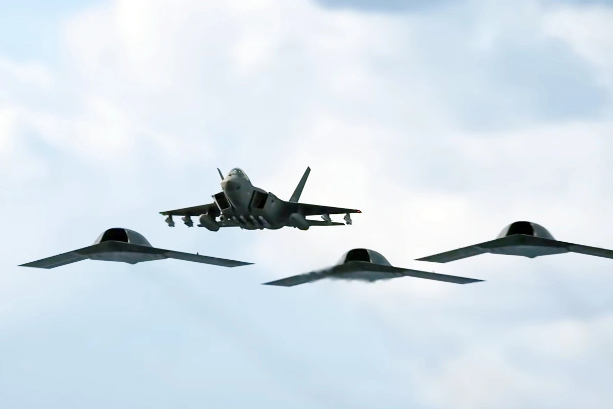 KF-21의 드론 편대 운용은 5세대 전투기의 특징이다 방위사업청.JPG