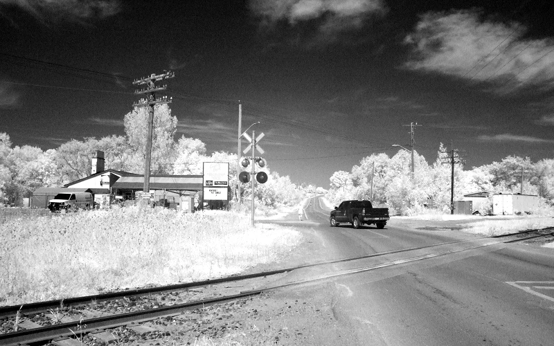 photography-infrared-small-town-crossroad-truck.jpg
