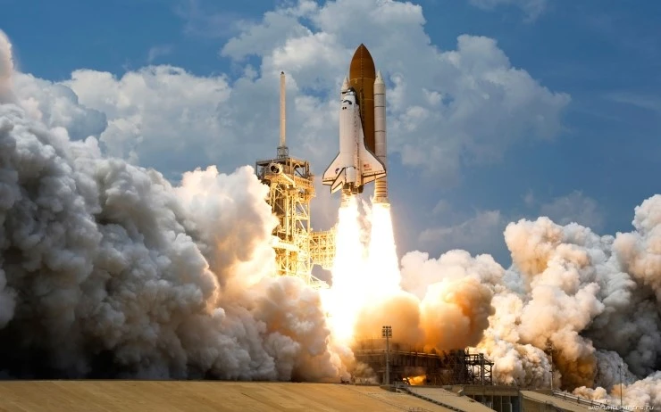 Space-Rocket-Taking-Flight-Wallpaper.jpg?type=w2