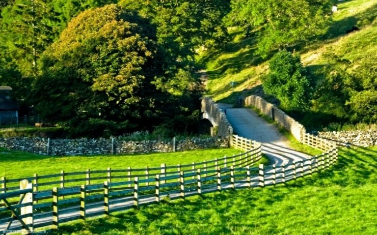 Desktop-Beautiful-Backgrounds-Countryside-Road-1024x640.jpg?type=w2