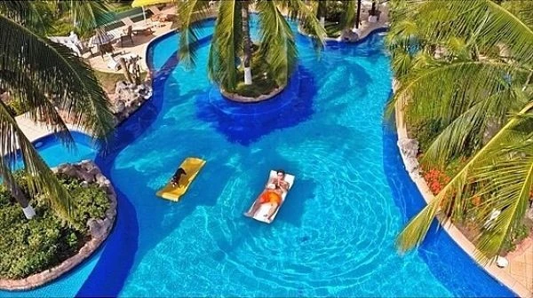 3.selfie-swim_opt.jpg?type=w1200