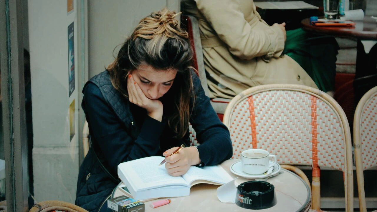 photo-1612200116836-dd1f35662adf?ixid=MnwxMjA3fDB8MHxwaG90by1wYWdlfHx8fGVufDB8fHx8&amp;ixlib=rb-1.2.1&amp;auto=format&amp;fit=crop&amp;w=1000&amp;q=80