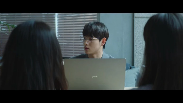 %EC%8A%A4%EB%A7%88%ED%8A%B8%ED%8F%B0%EC%9D%84_%EB%96%A8%EC%96%B4%EB%9C%A8%EB%A0%B8%EC%9D%84_%EB%BF%90%EC%9D%B8%EB%8D%B0_Unlocked,2022.720p.HDRip.H264.AAC.mkv_20230217_235024.970.jpg?type=w773