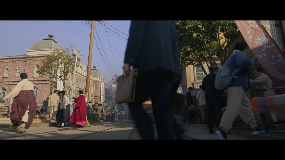 %EA%B2%BD%EC%84%B1%ED%81%AC%EB%A6%AC%EC%B2%98.Gyeongseong_Creature.E01.1080p.NF-Sinper.mkv_snapshot_00.08.29_2023.12.jpg?type=w1