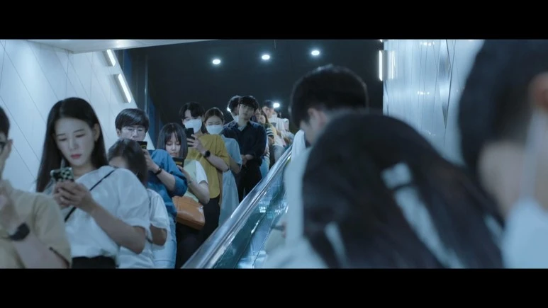 %EC%8A%A4%EB%A7%88%ED%8A%B8%ED%8F%B0%EC%9D%84_%EB%96%A8%EC%96%B4%EB%9C%A8%EB%A0%B8%EC%9D%84_%EB%BF%90%EC%9D%B8%EB%8D%B0_Unlocked,2022.720p.HDRip.H264.AAC.mkv_20230217_234838.017.jpg?type=w773