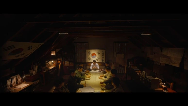 %EA%B2%BD%EC%84%B1%ED%81%AC%EB%A6%AC%EC%B2%98.Gyeongseong_Creature.E05.1080p.NF-Sinper.mkv_snapshot_00.02.47_2023.12.jpg?type=w773