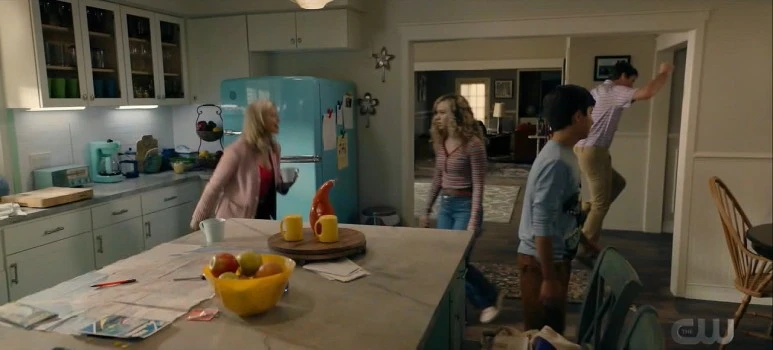 stargirl.s02e01.720p.hdtv.x264-syncopy.mkv_20210811_200347.475.jpg?type=w773