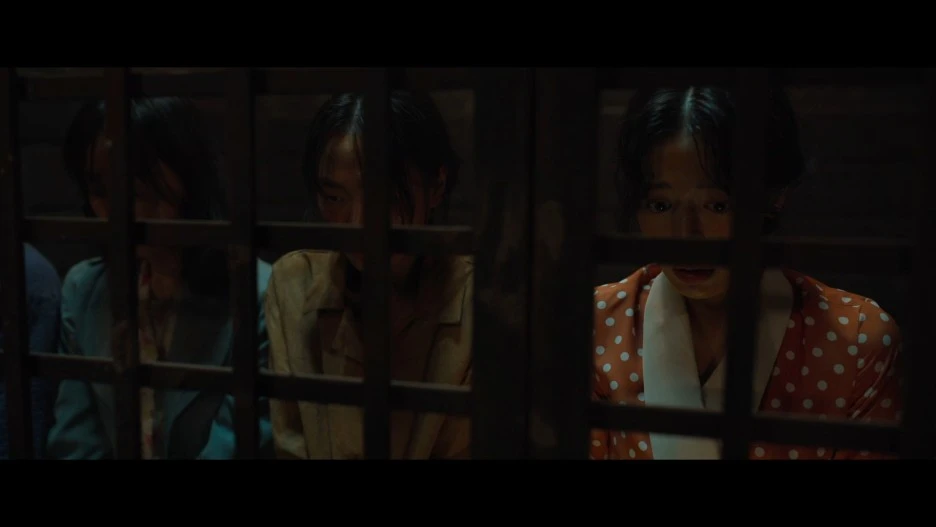 %EA%B2%BD%EC%84%B1%ED%81%AC%EB%A6%AC%EC%B2%98.Gyeongseong_Creature.E01.1080p.NF-Sinper.mkv_snapshot_00.33.09_2023.12.jpg?type=w1