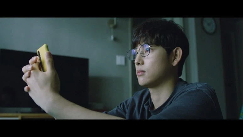 %EC%8A%A4%EB%A7%88%ED%8A%B8%ED%8F%B0%EC%9D%84_%EB%96%A8%EC%96%B4%EB%9C%A8%EB%A0%B8%EC%9D%84_%EB%BF%90%EC%9D%B8%EB%8D%B0_Unlocked,2022.720p.HDRip.H264.AAC.mkv_20230217_234649.889.jpg?type=w773