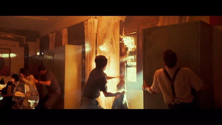 Escape.from.Mogadishu.2021.1080p.FHDRip.H264.AAC-iMBC.mp4_20211014_142454.15.jpg?type=w773