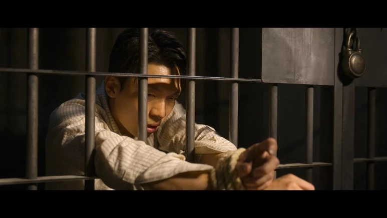 %EA%B2%BD%EC%84%B1%ED%81%AC%EB%A6%AC%EC%B2%98.Gyeongseong_Creature.E05.1080p.NF-Sinper.mkv_snapshot_00.34.22_2023.12.jpg?type=w773