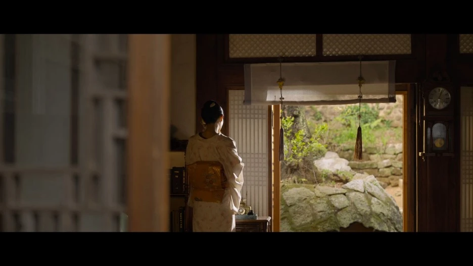 %EA%B2%BD%EC%84%B1%ED%81%AC%EB%A6%AC%EC%B2%98.Gyeongseong_Creature.E01.1080p.NF-Sinper.mkv_snapshot_00.32.27_2023.12.jpg?type=w1