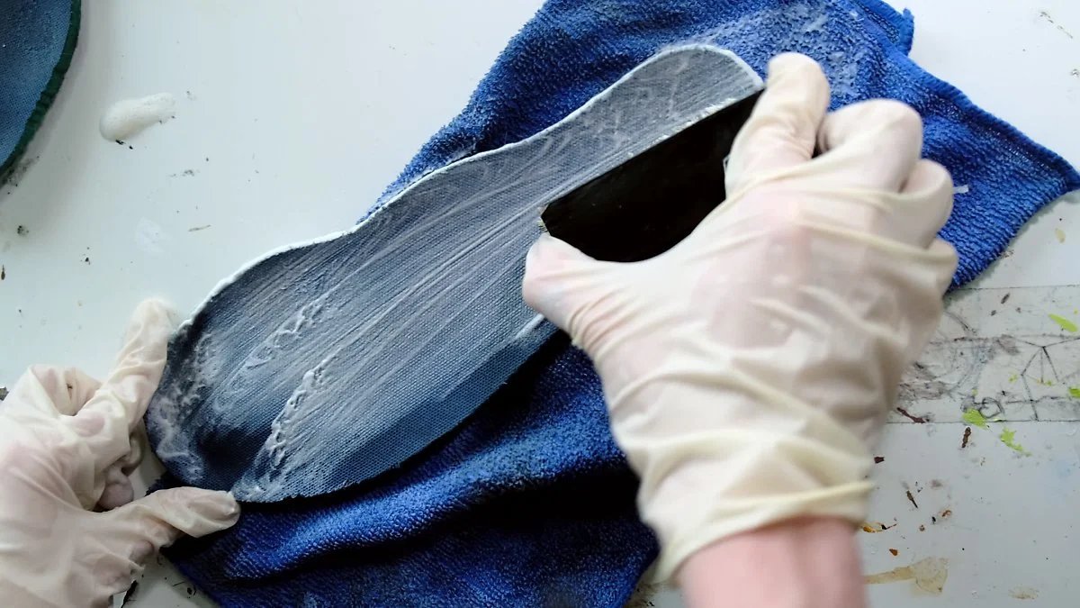 16234438_MotionElements_employee-uses-brush-and_converted_a-0160.jpg?type=w1200