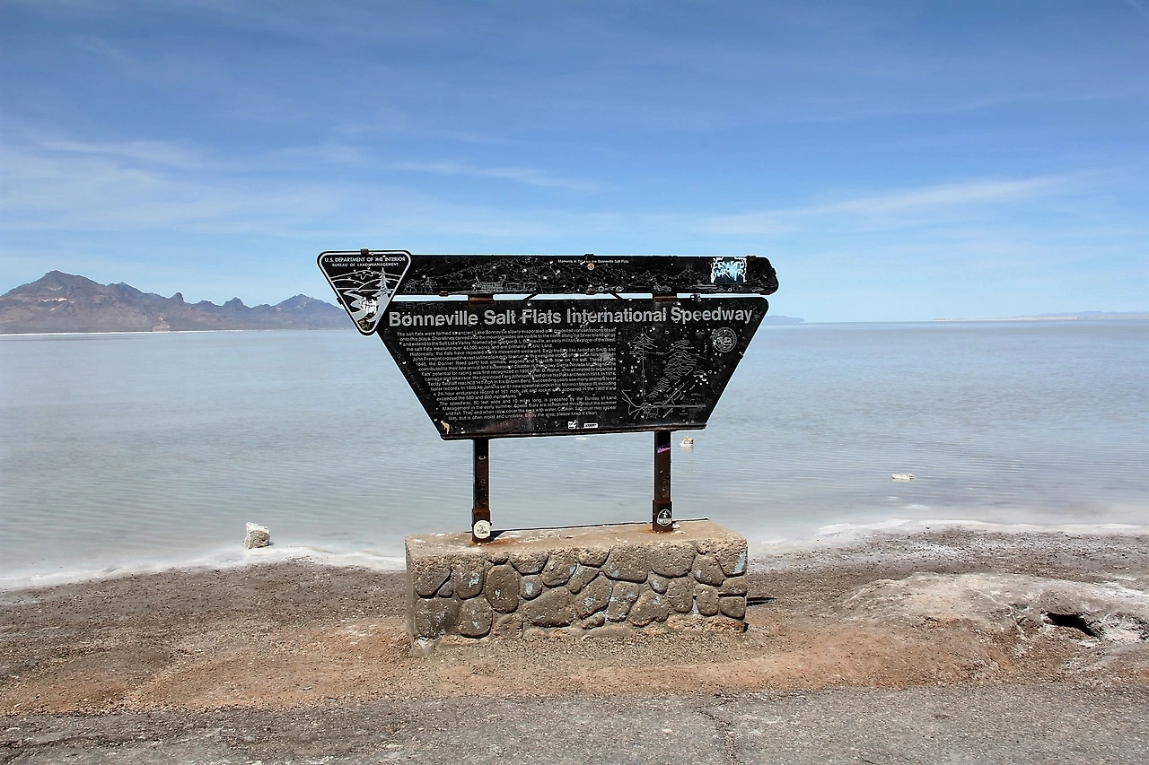 IMG_5002-Jung’s MacBook Pro.JPG