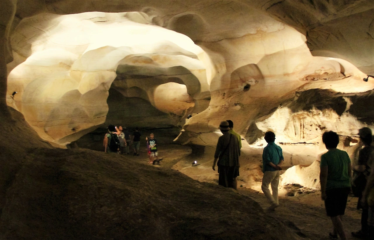 Longhorn Cavern (4)-Andy-PC.JPG