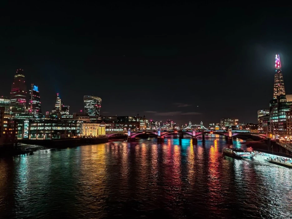 photo-1608202214702-99526637051b.jpg?type=w1