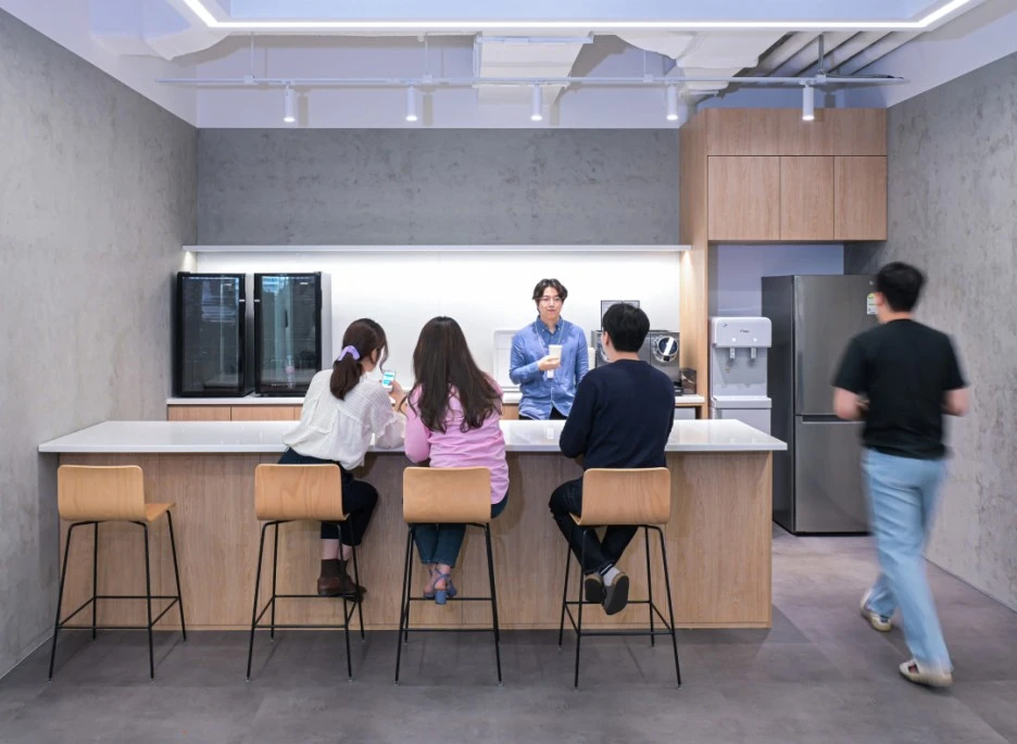 r1vo6c_jxtd-gcei36_workenv-bg.jpg?type=w1