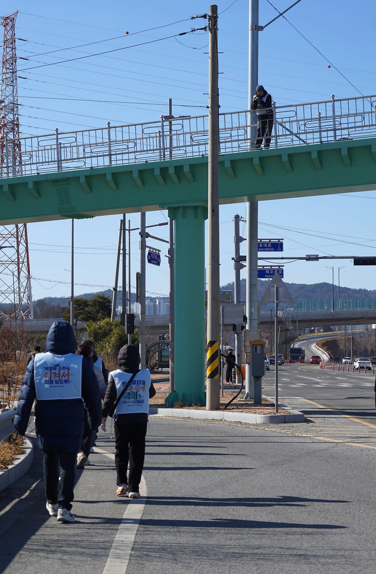 CKB02471' 육교 위 장영식 사진작가.JPG