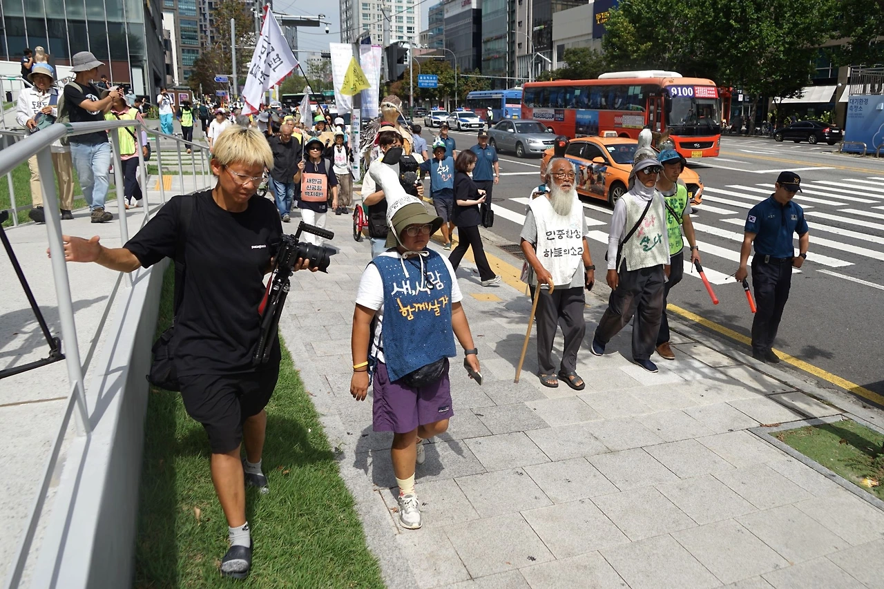 CKC08342'' 법원 앞으로.JPG