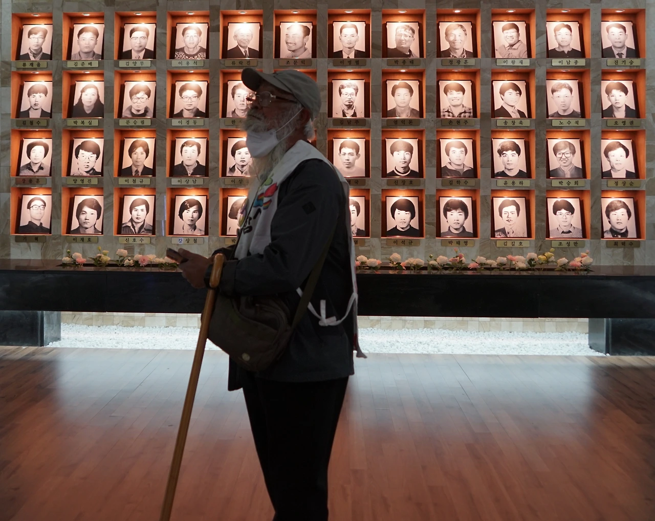 DSC05134역사의 길 위에 신부.JPG