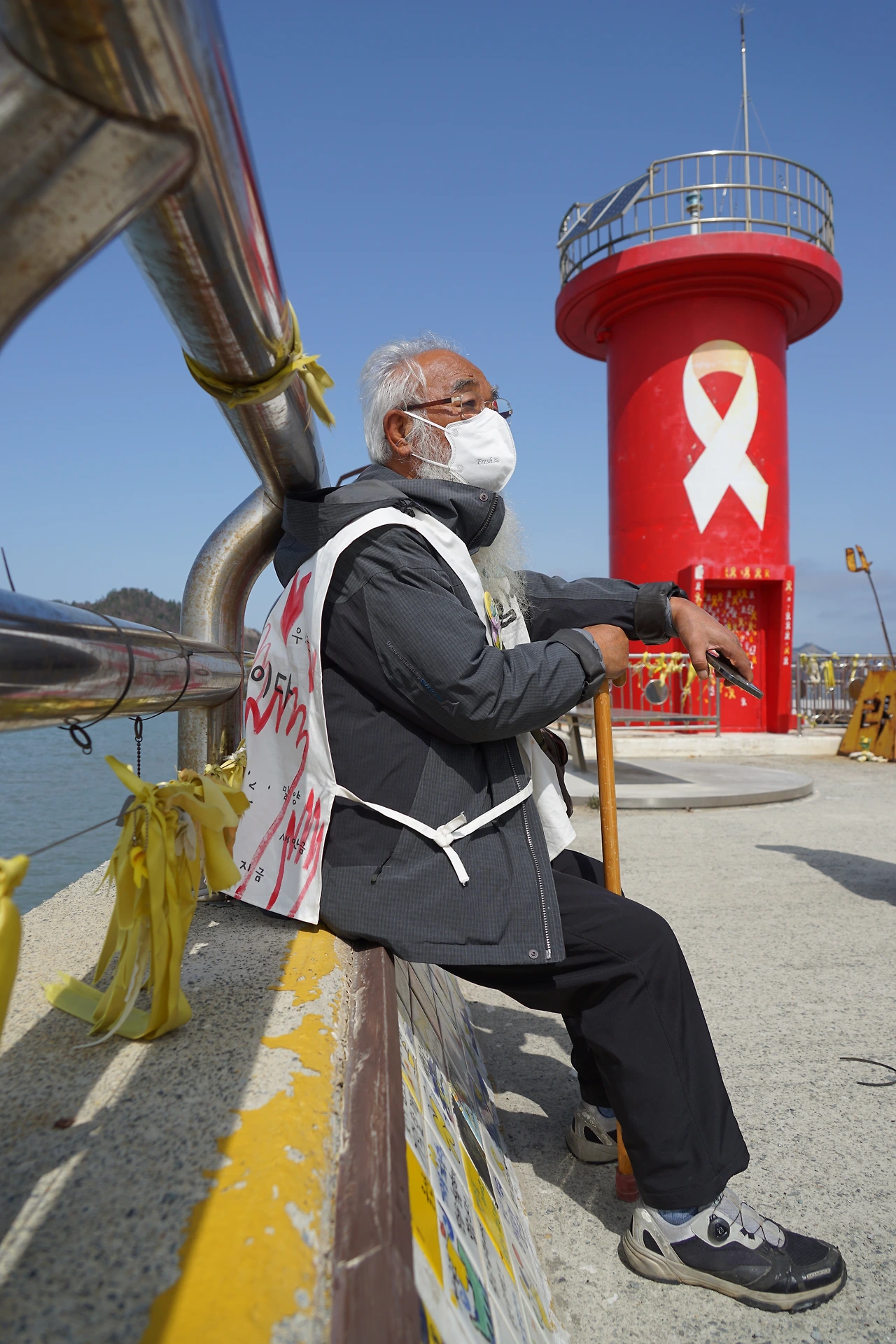 DSC05231팽목항 문 신부님.JPG