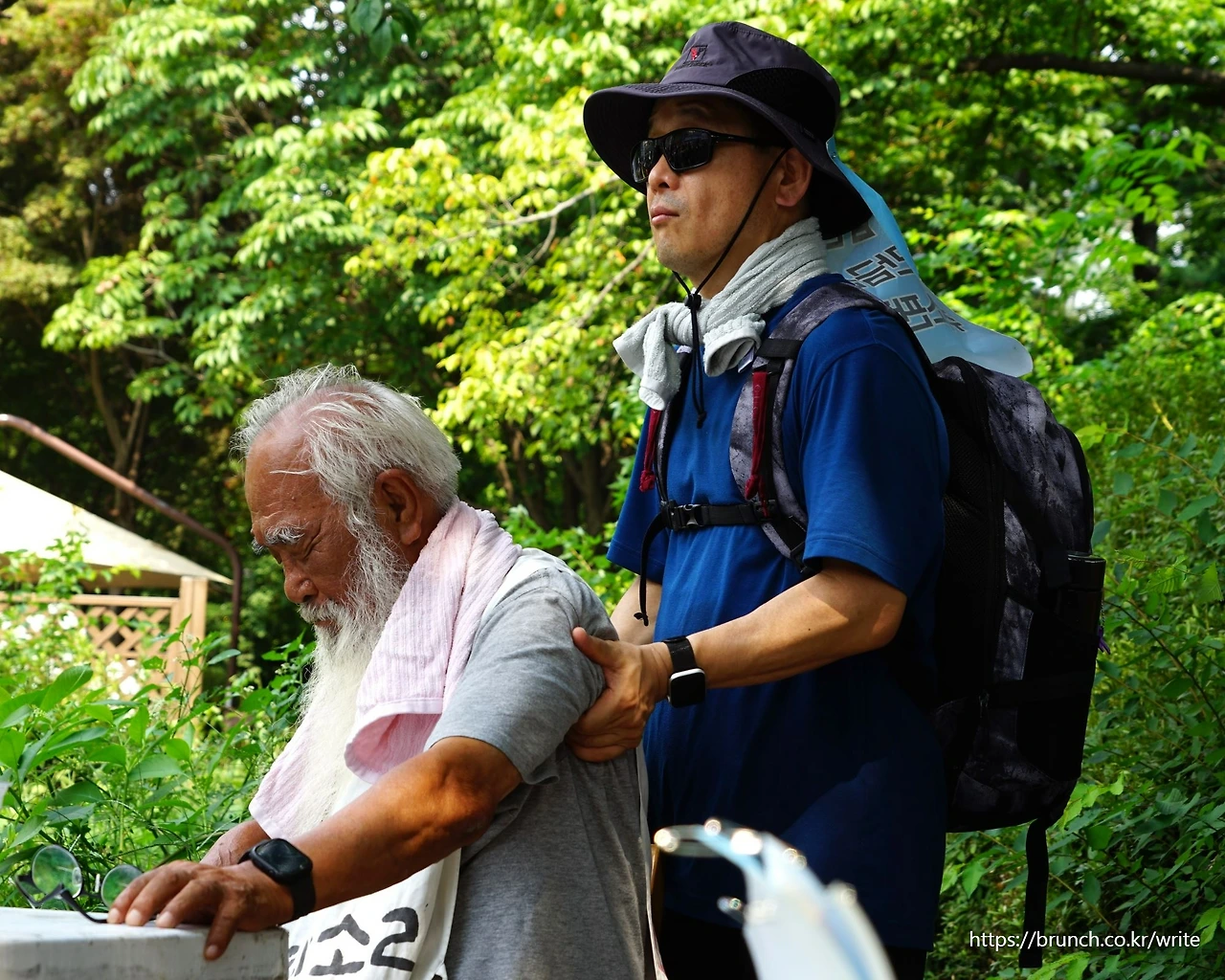 CKC07169'' 문 신부님과 오 원장님.JPG