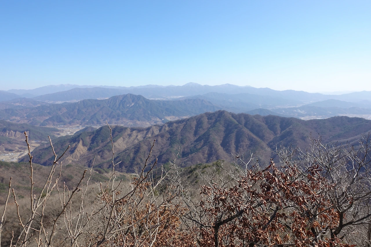 DSC00950천황봉에서 본 천왕봉.JPG