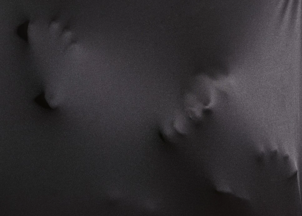 imprint-human-face-hands-cloth.jpg?type=w966