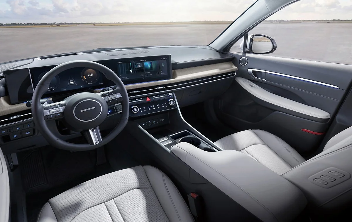 241025_%28%EC%82%AC%EC%A7%842%29_%ED%98%84%EB%8C%80%EC%B0%A8%2C_%272025_%EC%8F%98%EB%82%98%ED%83%80_%EB%94%94_%EC%97%A3%EC%A7%80%27_%EC%B6%9C%EC%8B%9C.jpg?type=w1200