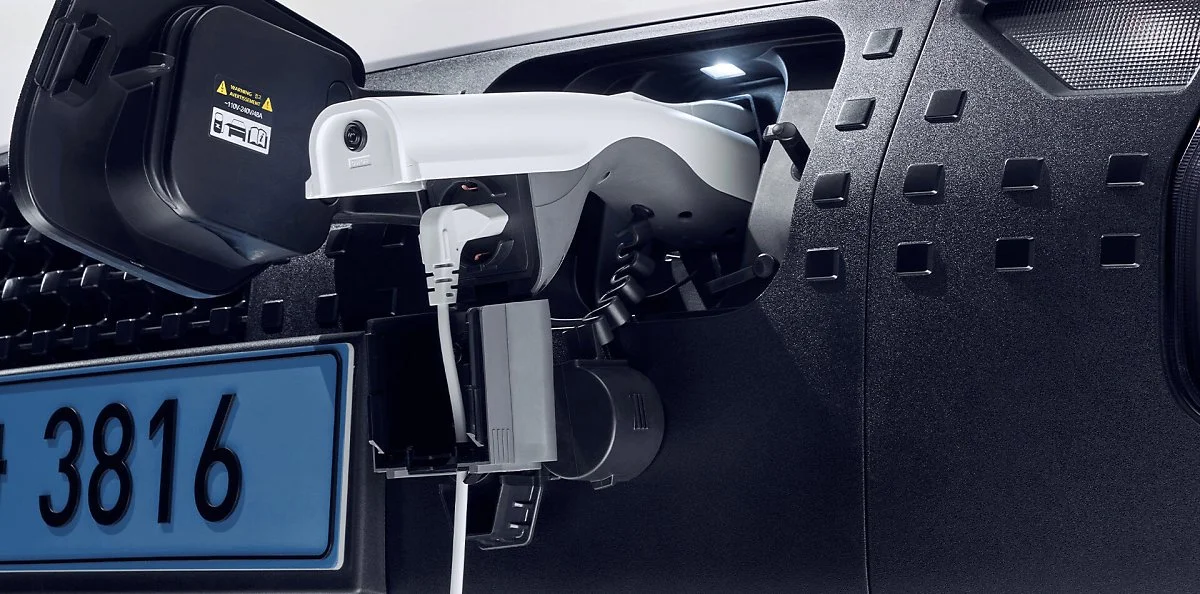 st1_productive_ev_outdoor_v2l_connecter.jpg?type=w1200