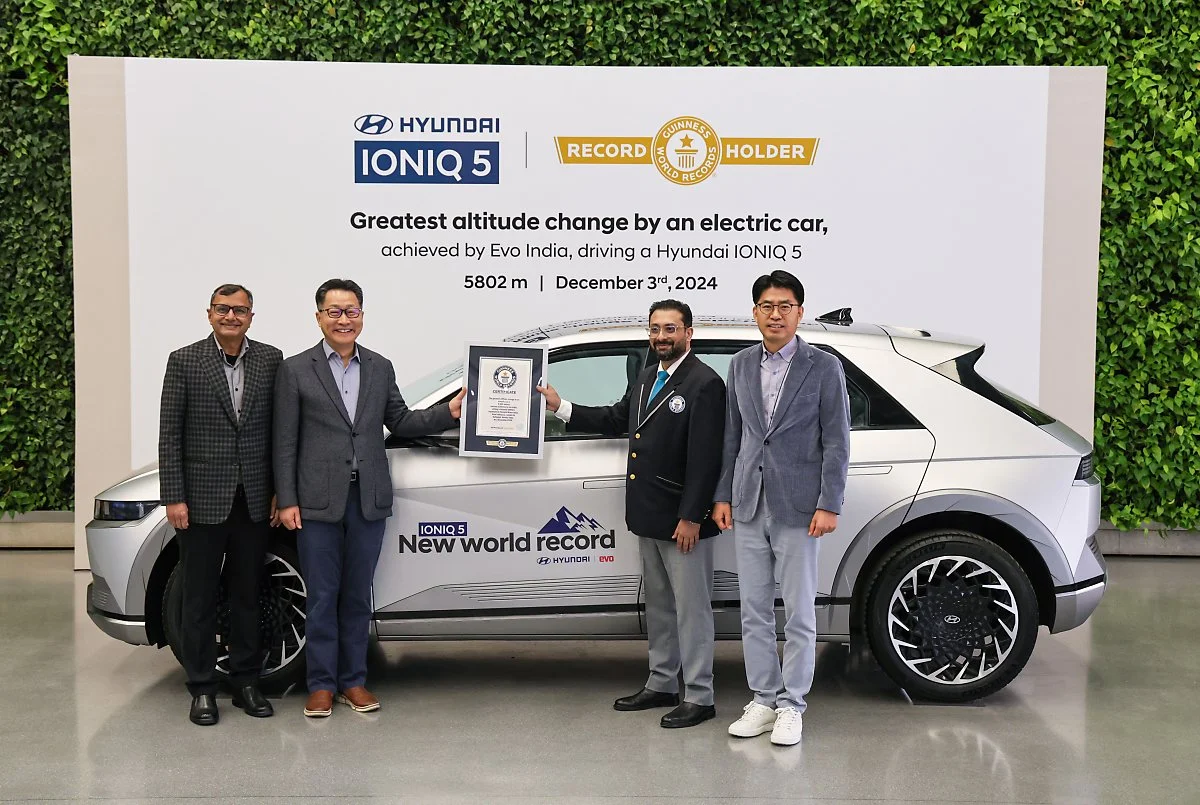 241226_%28%EC%82%AC%EC%A7%841%29_%ED%98%84%EB%8C%80%EC%B0%A8_%27%EC%95%84%EC%9D%B4%EC%98%A4%EB%8B%89_5%27%2C_%EC%B5%9C%EA%B3%A0_%EA%B3%A0%EB%8F%84%EC%B0%A8_%EC%A3%BC%ED%96%89_%EC%A0%84%EA%B8%B0%EC%B0%A8_%EB%B6%80%EB%AC%B8%EC%84%9C_%EA%B8%B0%EB%84%A4.jpg?type=w1200