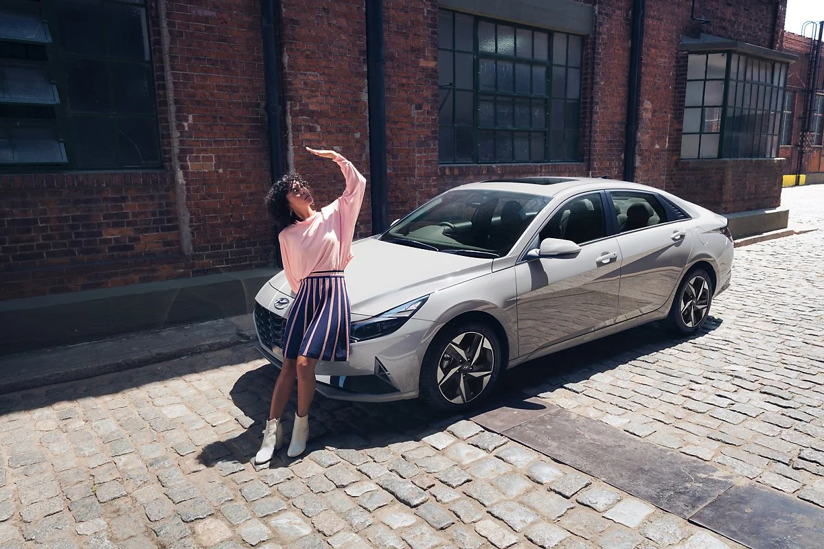 19_5539_BReel_Hyundai_ARENA_STUDIOS_ALLEY_WAY_WHITE_CAR_0344_w5.jpg?type=w1200