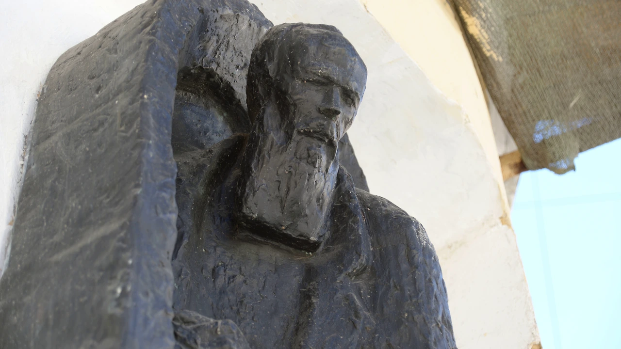 도스토옙스키 조각.JPG