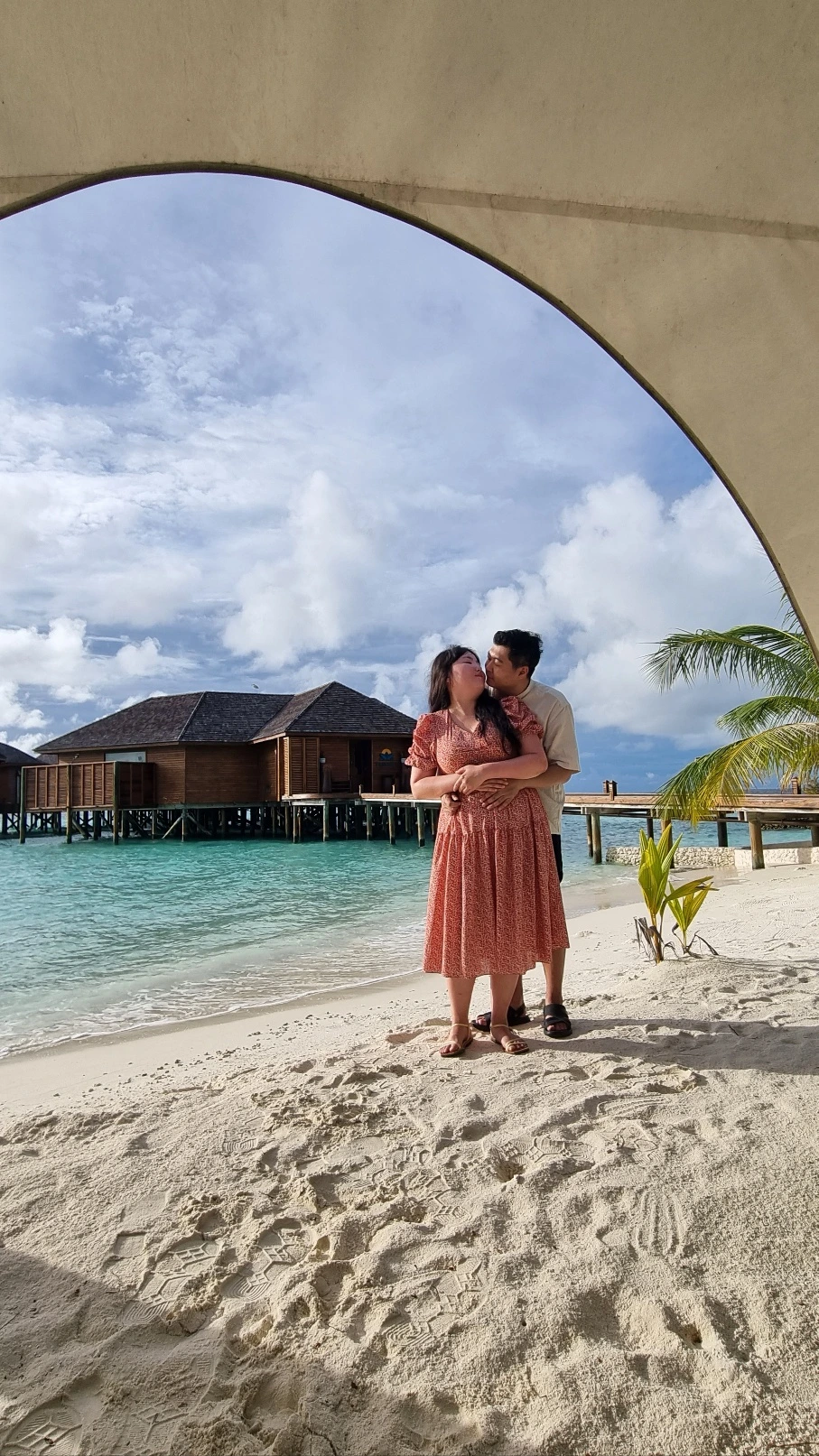 몰디브 2 끌어안고.jpeg