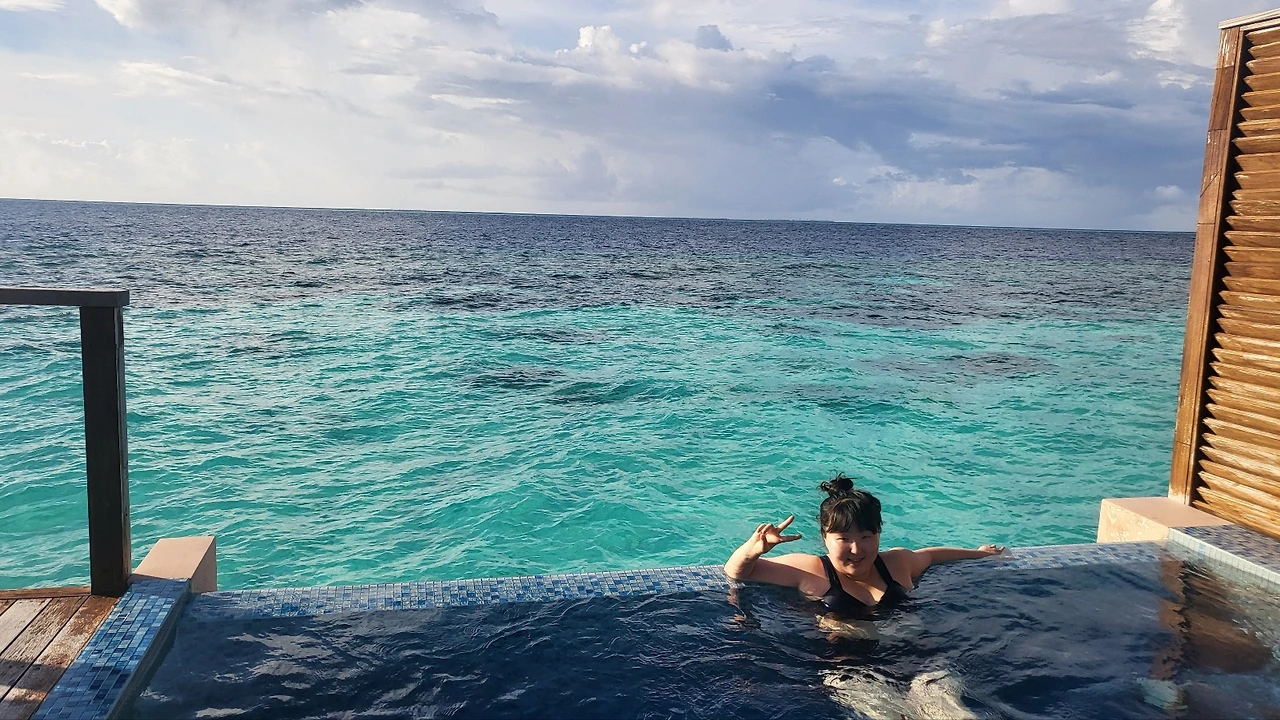 몰디브 2 방 안에 풀.jpeg