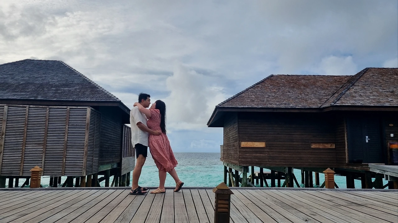 몰디브 2 방앞에서 뽀뽀.jpeg
