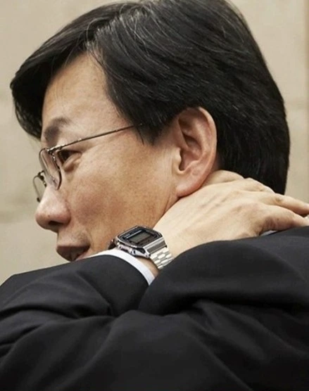 손석희 시계.jfif