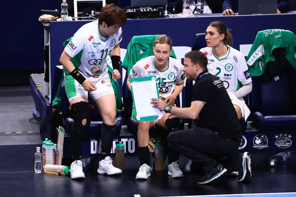 작전지시중 류은희.jpeg