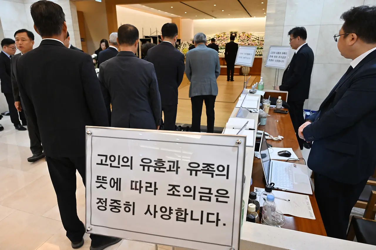 img.jpg?credential=yqXZFxpELC7KVnFOS48ylbz2pIh7yKj8&expires=1761922799&allow_ip=&allow_referer=&signature=3e4fnNMFlB9yZCuO50f8rbfGIHw%3D