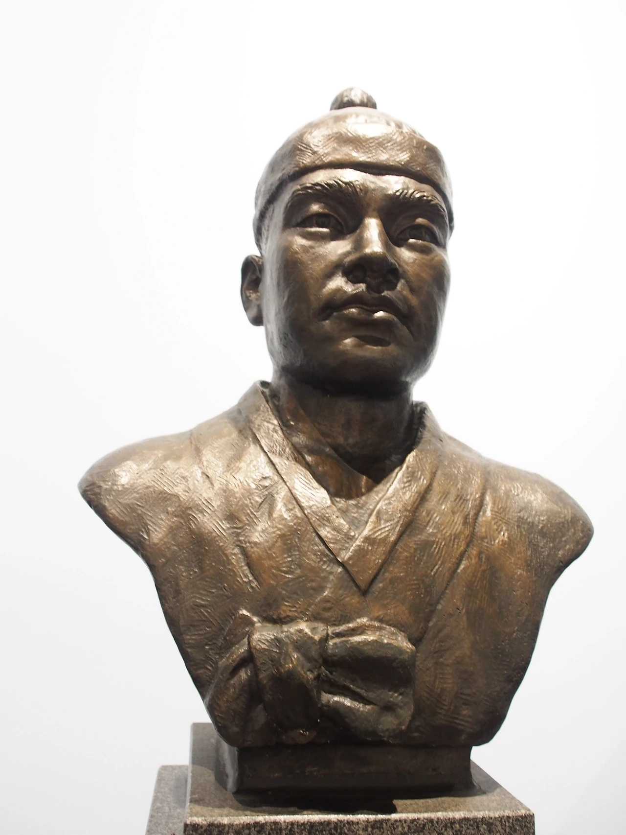 3 신돌석 전쟁기념관 흉상 근접.JPG