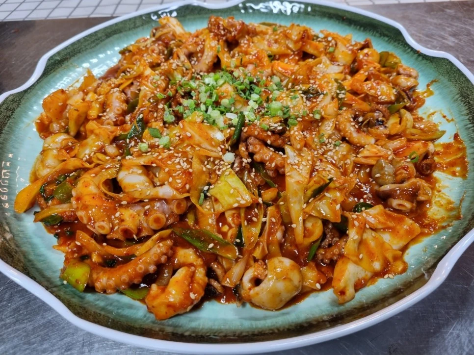 1687940120576-3.jpg?type=w966