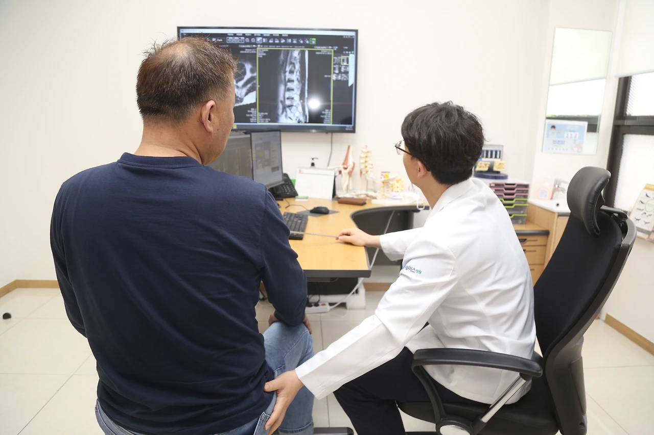 원장진료1 (13).JPG