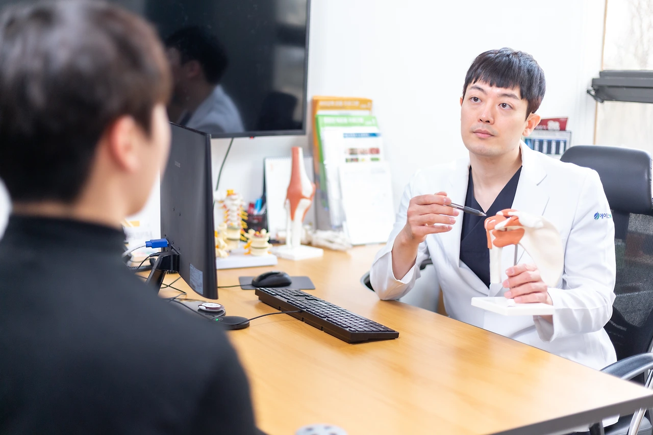 장진영원장님 진료_2.jpeg