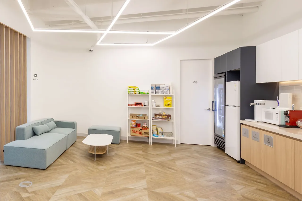 마카롱팩토리 사내 사진_2.jpeg